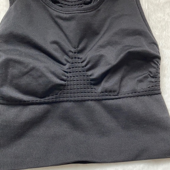 Sweaty Betty Stamina Sports Bra. - Picture 11 of 15